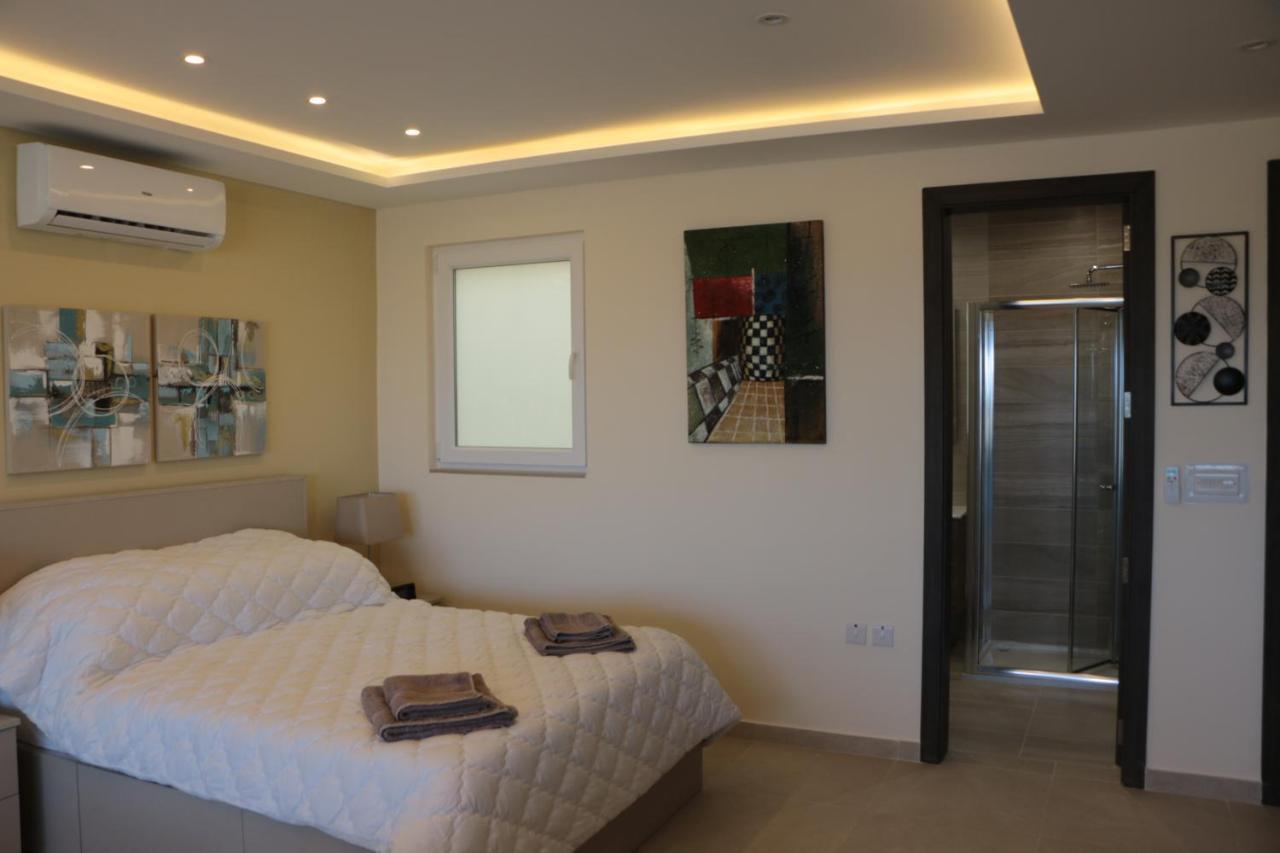 Wileg 4A Luxury Studio Apartment With Shared Swimming Pool. Qala Εξωτερικό φωτογραφία
